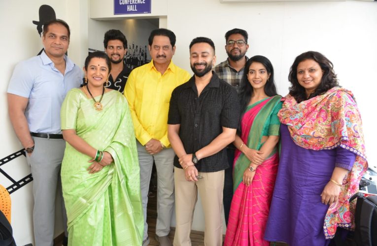 “Snehada kadalli” serial coming on Monday 12th May.  ಇದೇ ಸೋಮವಾರದಿಂದ ಸ್ಟಾರ್ ಸುವರ್ಣದಲ್ಲಿ ಹೊಚ್ಚ ಹೊಸ ಧಾರಾವಾಹಿ “ಸ್ನೇಹದ ಕಡಲಲ್ಲಿ”