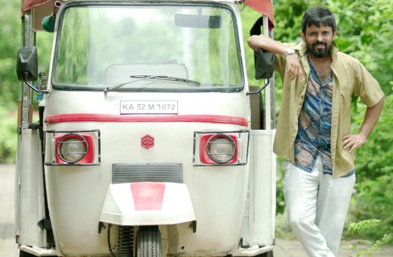 New Ambu auto introduce X&Y movie. ಆಟೋ ಚಾಲಕರ ಗಮನ ಸೆಳೆದ X&Y” ಚಿತ್ರದ “ಆಂಬು ಆಟೋ “