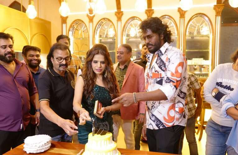 ಅಮೃತ ಸಿನಿ ಕ್ರಾಫ್ಟ್ ನಿರ್ಮಾಪಕ ವಿಜಯ್ ಟಾಟಾ ವಿಕ್ರಂ ರವಿಚಂದ್ರನ್ ನಟನೆಯ”ಮುಧೋಳ್” ಚಿತ್ರದ ಜೊತೆ ಕೊಲಾಬರೇಷನ್.