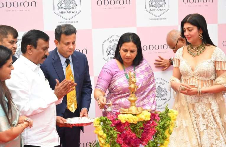 ಆಭರಣ್ ಚಿನ್ನದ ಮಳಿಗೆಗೆ ಡಿಸಿಎಂ ಡಿಕೆ.ಶಿವಕುಮಾರ್ – ಅಶ್ವಿನಿ ಪುನೀತ್ ರಾಜಕುಮಾರ್ ಚಾಲನೆ