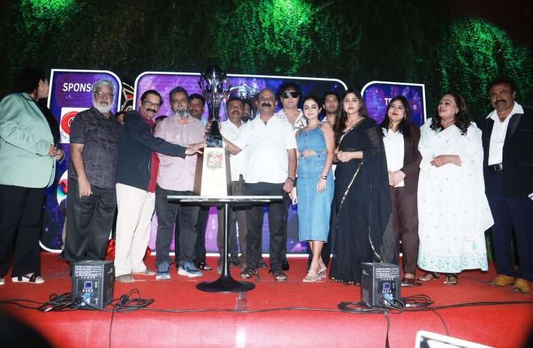 ಸ್ಯಾಂಡಲ್ ವುಡ್ ಗಣ್ಯರಿಂದ “ಮಹಾರಾಣಿ ಕ್ರಿಕೆಟ್ ಲೀಗ್ ಸೀಸನ್-1 MCL” ಸೆಲೆಬ್ರಿಟಿ ಮಹಿಳಾ ಕ್ರಿಕೆಟ್ ಟೂರ್ನಮೆಂಟ್‌ನ ಜೆರ್ಸಿ ಹಾಗೂ ಟ್ರೋಫಿ ಅನಾವರಣ .