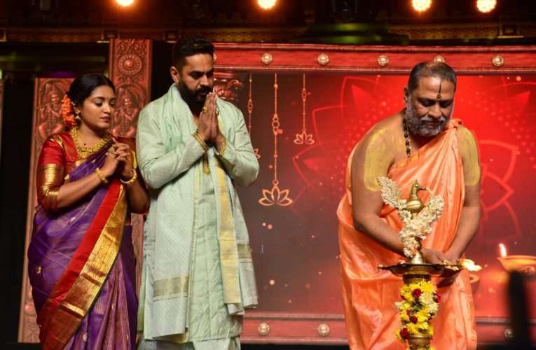 ‘Rayara Darshana’ Album Song Released at the Holy Shrine of Raghavendra Swamy, Mantralayam. ಮಂತ್ರಾಲಯದ ರಾಯರ ಸನ್ನಿಧಿಯಲ್ಲಿ ಲೋಕಾರ್ಪಣವಾಯಿತು ‘ರಾಯರ ದರ್ಶನ’ ಅಲ್ಬಮ್ ಸಾಂಗ್