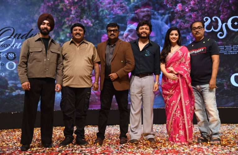 ಅರಮನೆ ಆವರಣದಲ್ಲಿ ‘ಒಂದೇ ಒಂದು’ ಹಾಡಿನೊಂದಿಗೆ ರಂಗೇರಿದ ‘ಬೃಂದಾವಿಹಾರಿ’ ಸಂಭ್ರಮ